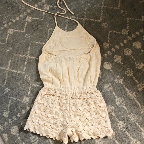 Ivory Scallop Romper - Picture 2 of 3